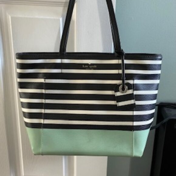 Kate Spade purse - Picture 1 of 3